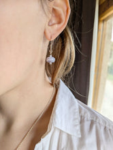 Charger l'image dans la galerie, Boucles d'oreille mauve d'un soir