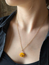 Charger l'image dans la galerie, Collier soleil de coquillage