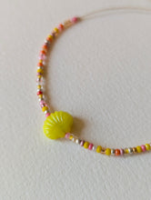 Charger l'image dans la galerie, Coquillage d'été version perlée - jaune
