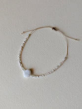 Charger l'image dans la galerie, Coquillage d'été version perlée - blanc
