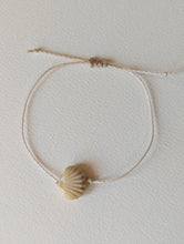 Charger l'image dans la galerie, Coquillage d'été - sable
