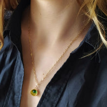 Charger l&#39;image dans la galerie, Mini coquillage plaqué or-perle verte
